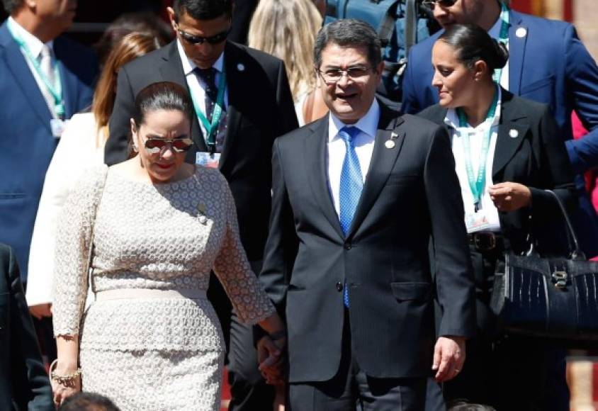 La pareja presidencial se sentó en la primera fila, al lado de los mandatarios de Argentina, Mauricio Macri, Brasil, Michel Temer, y muy cerca de Enrique Peña Nieto.