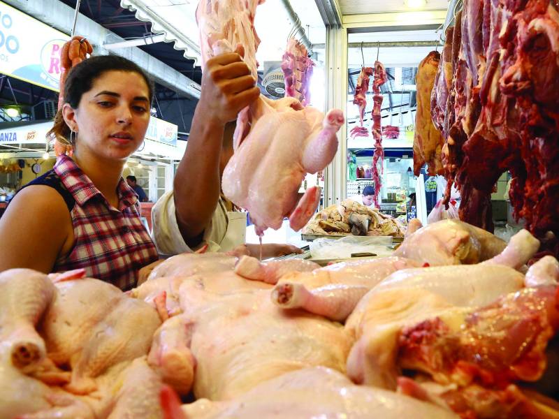 La carne de pollo es básica en la alimentación de los hondureños que lo ven como una opción debido a que su costo no es tan alto.
