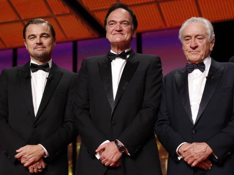 (De izquierda a derecha) Robert De Niro, Quentin Tarantino y Robert De Niro en el escenario durante la ceremonia.