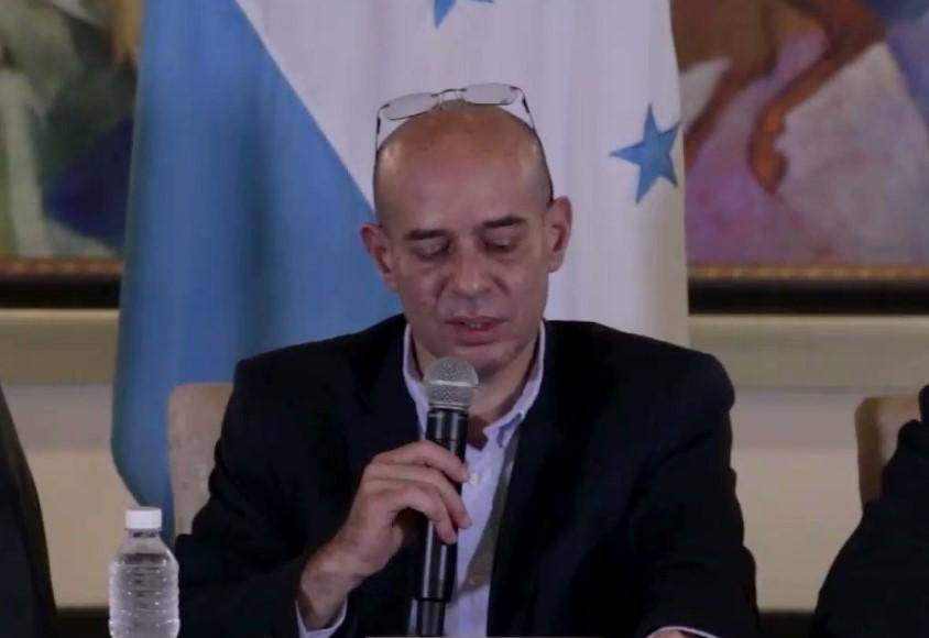 “Agradezco por ese reconocimiento que me hace mi partido, soy miembro fundador y para trabajar por Libre nunca he necesitado ni títulos ni nombramientos porque tengo convicción”, agregó. 