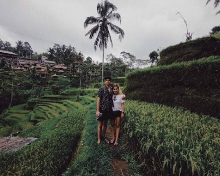 En esta postal por ejemplo, la pareja disfrutaba de unas vacaciones en Bali, Indonesia.