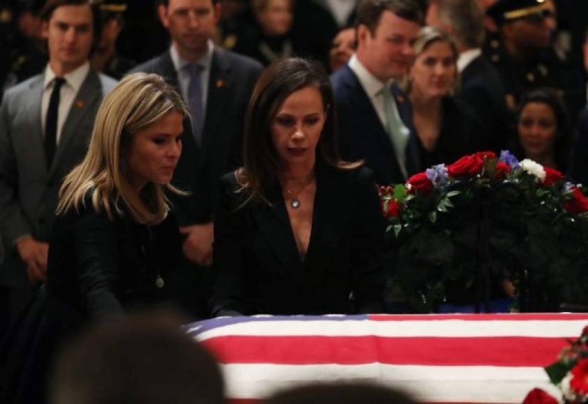 Las gemelas Bush se mostraron muy conmovidas durante el funeral del presidente 41 de Estados Unidos.