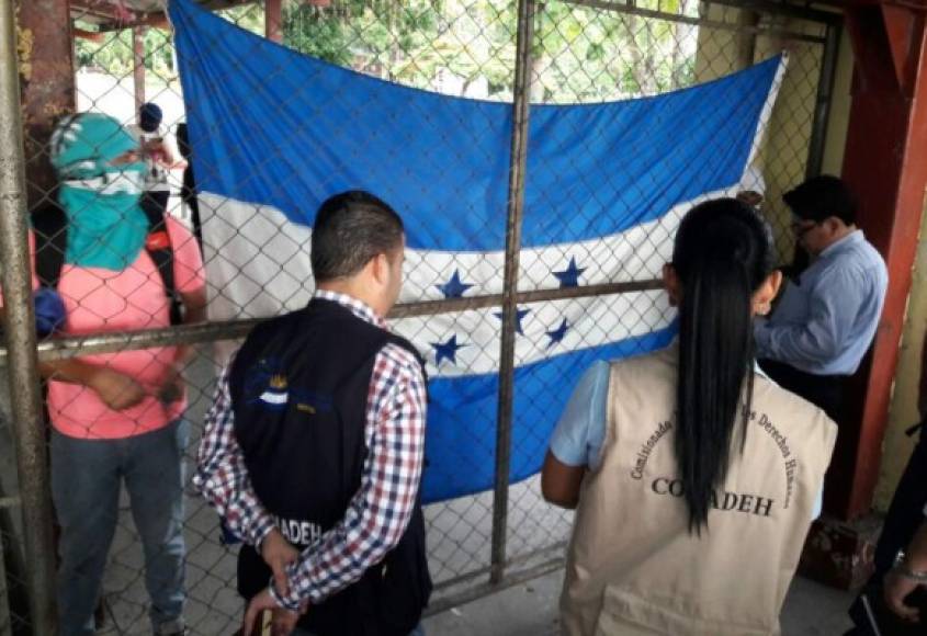 Los estudiantes que durante 12 días tenían tomada la Unah-vs entregaron el recinto luego de dialogar con el juez que llegó con una orden de desalojo y un contingente de policías.