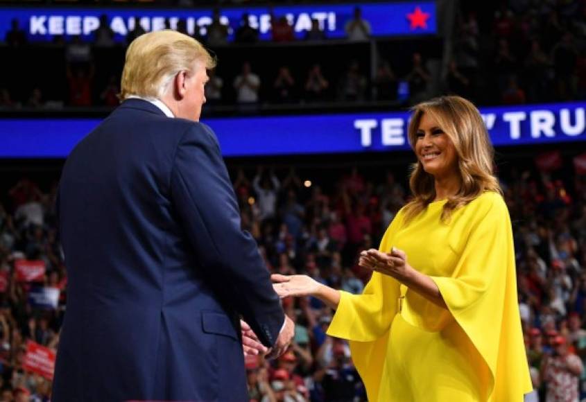 Tras una presentación de su esposa Melania, Trump se subió al escenario del Amway Center de Orlando, una ciudad en el centro de Florida, estado que jugará un importante papel en las elecciones estadounidenses.