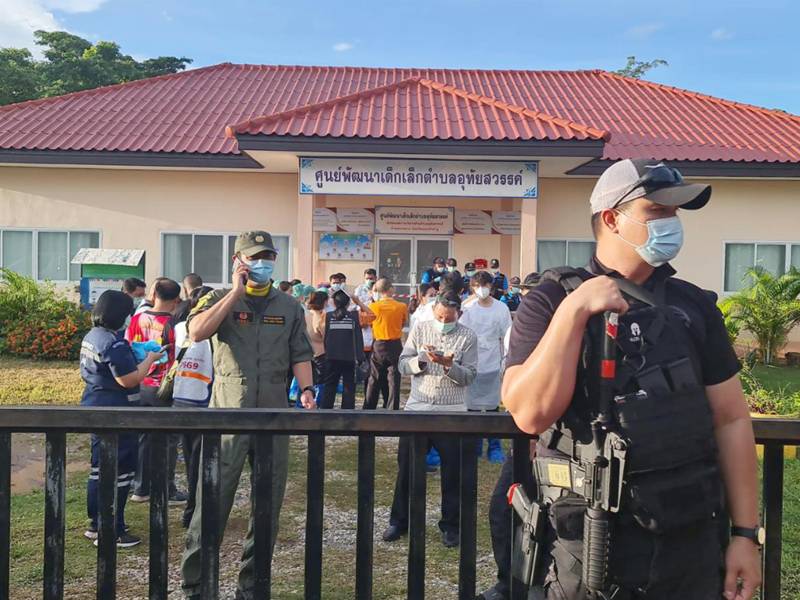 El presunto asaltante disparó con un rifle automático a los presentes en una escuela infantil localizada en la provincia de Nongbua Lamphu.