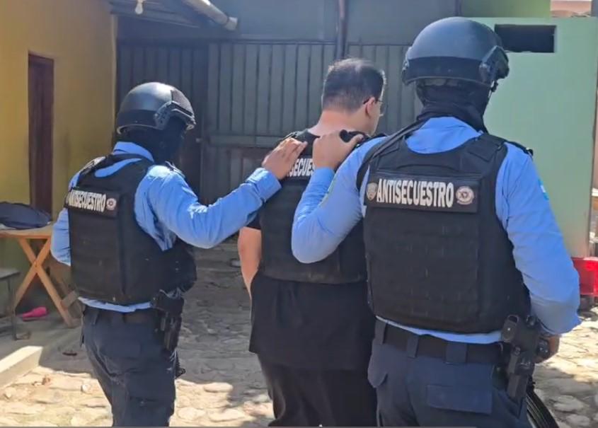 ¿Se parecen? Comparan a hondureño que se autosecuestró con Franco Escamilla