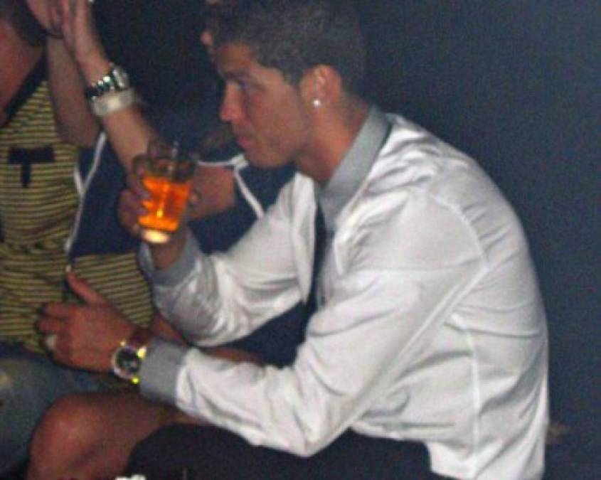 Cristiano Ronaldo abusó del alcohol en esa noche y tras varios minutos de compartir con Mayorga llegaron a la conclusión de ir a una habitación.