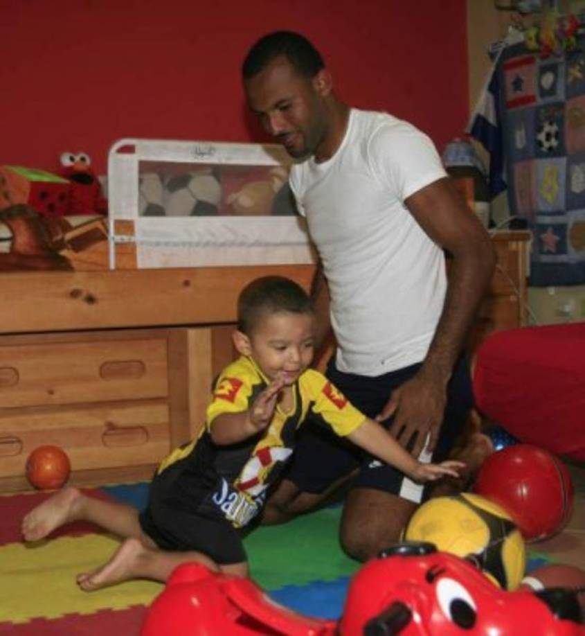 Erick Vallecillo: El exdefensor catracho trabaja en construcción en suelo norteamericano.