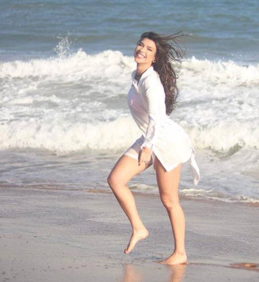 La modelo reveló que tuvo su primer trabajo a los 8 años de edad como asistente de manicurista.