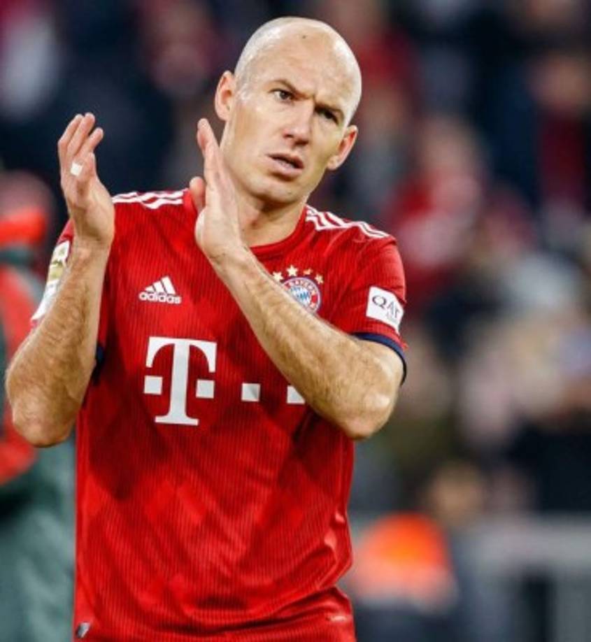 El holandés Arjen Robben sigue buscando club para la próxima temporada ya que no seguirá en el Bayern Múnich de Alemania. Medios internacionales informan que el jugador podría ser fichado por el FC Tokyo. de Japón.
