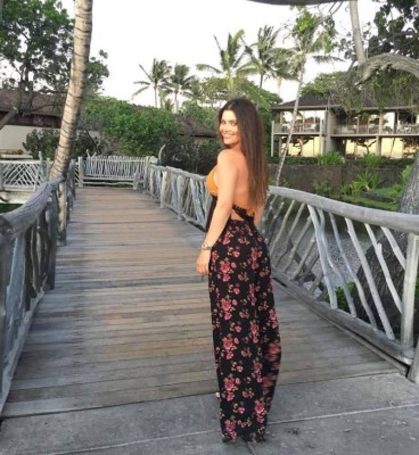 A donde va le gusta compartir varios belselfies.