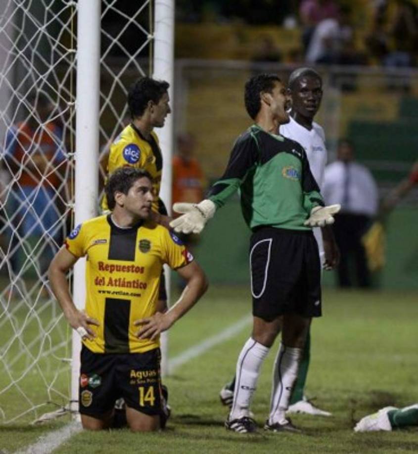 Jorge Ramírez: El delantero uruguayo llegó en la primera época de Mario Zanabria en el Real España. Estuvo un torneo, jugando 12 partidos y anotando 2 goles.