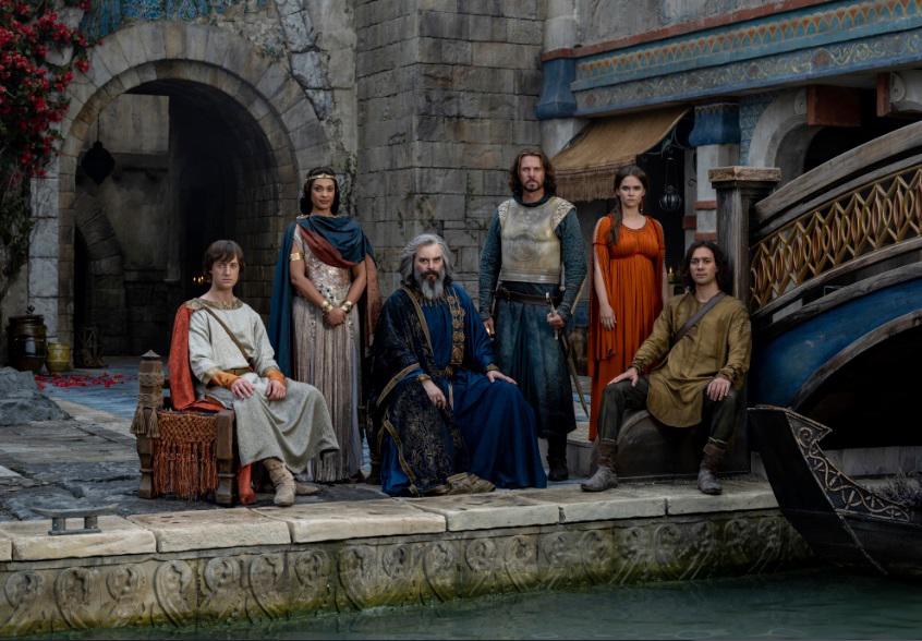 Leon Wadham, como Kemen; Cynthia Addai-Robinson, como la reina Regent Míriel; Trystan Gravelle, como Pharazôn; Lloyd Owen, como Elendil; Ema Horvath, como Eärien, y Maxim Baldry, como Isildur.