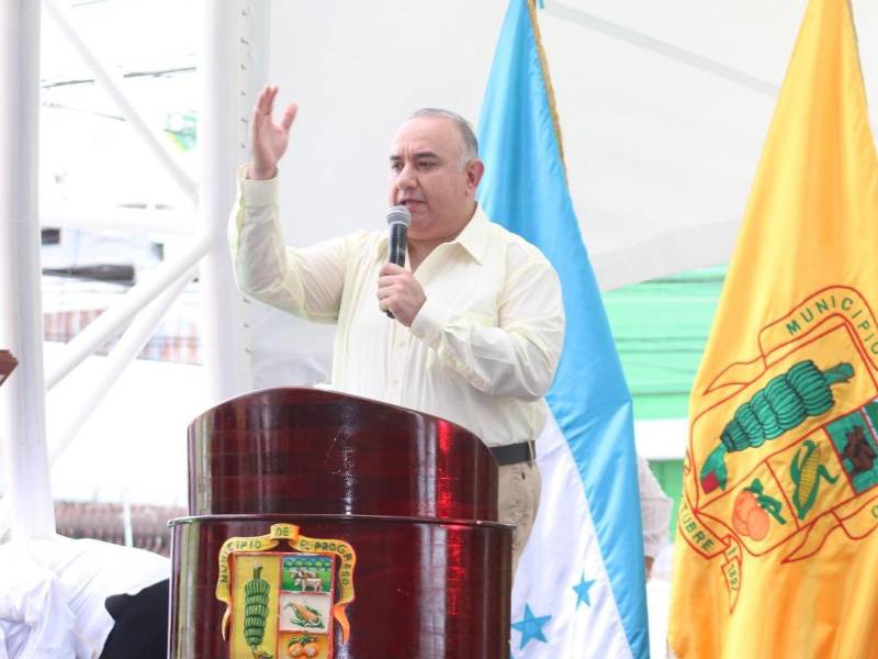 Fotografía del alcalde de El Progreso, Yoro, Alexander López, quien lleva cuatro periodos en el cargo y en 2026 cumplirá el quinto (20 años).