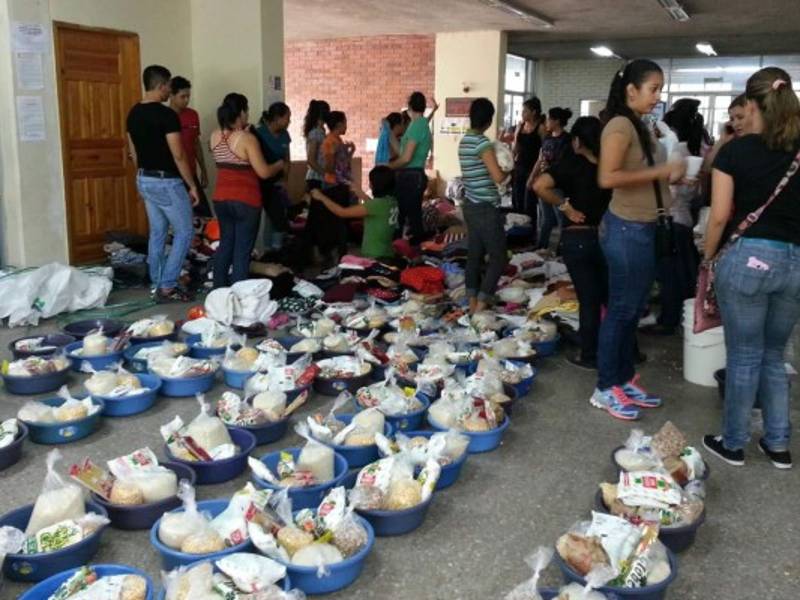 La clarinetista Estefany Villeda y la exalumna pianista Griselda Ramírez, ambas sampedranas, disfrutan de sus ensayos en la escuela de música Victoriano López.