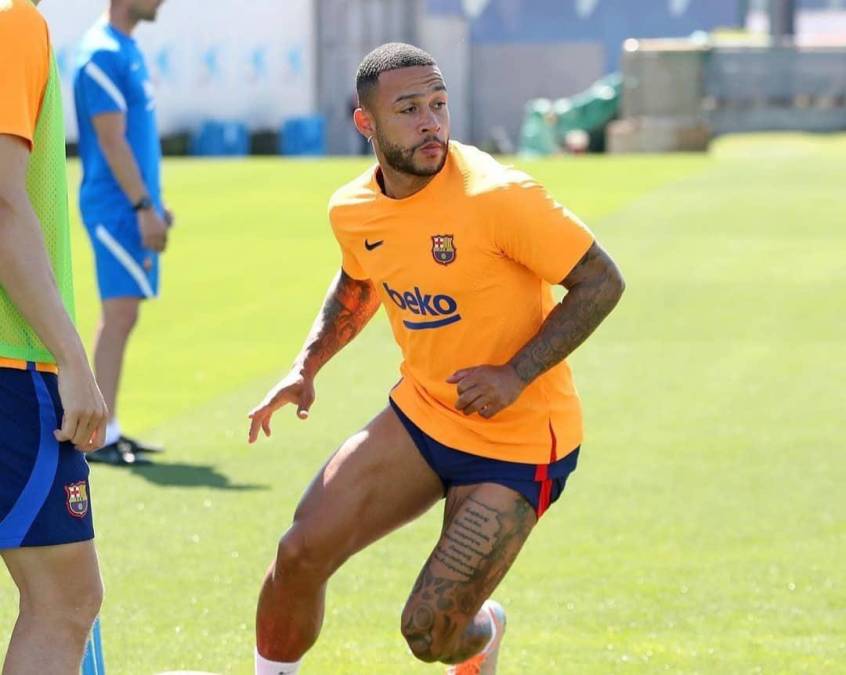 Otro jugador por el que pueden sacar un buen traspaso económico, sería Memphis Depay, quien tiene un precio en el mercado, según Transfermarkt de 45 millones de euros.