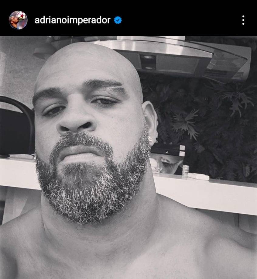 Tras alejarse de las canchas por dos años y regresar al futbol sudamericano, la carrera del brasileño no volvió a despegar. Hoy su cambio físico es notorio.