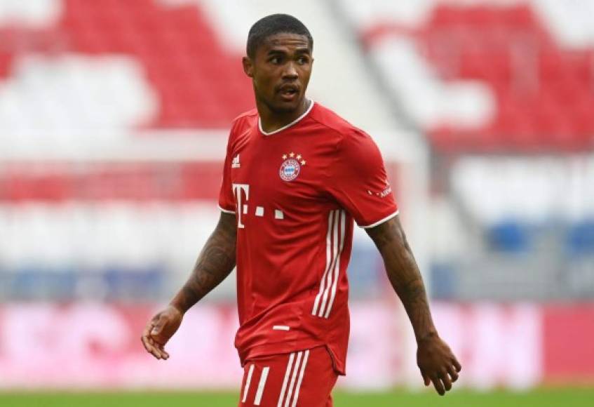 Douglas Costa - El centrocampista brasileño está cerca de llegar a la Premier League para jugar con el Wolverhampton. El futbolista no está contando con los minutos deseados en su retorno al Bayern Múnich, por lo que la Juventus cancelará la cesión su en el club bávaro para ofrecerle al extremo sudamericano un nuevo destino.