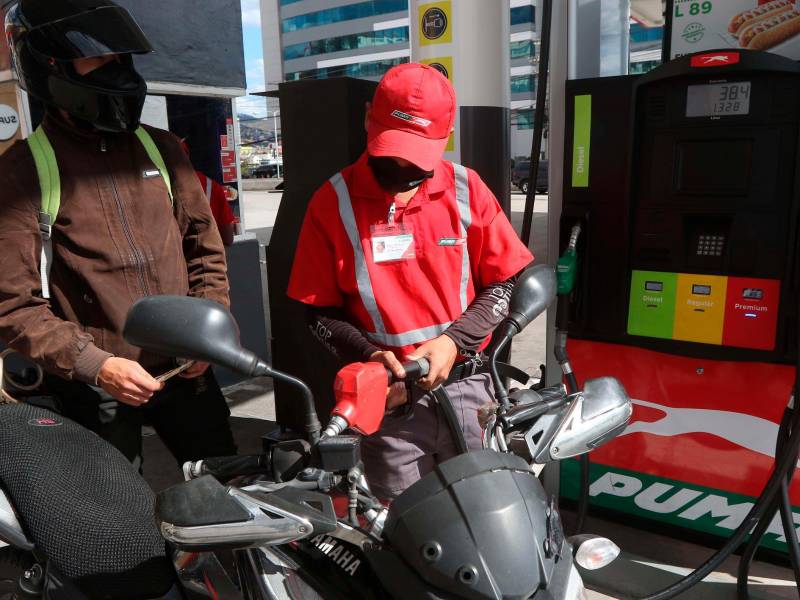 <b><span class=mln_uppercase_mln>La gasolina superior revertirá su tendencia alcista en el país.</span></b>