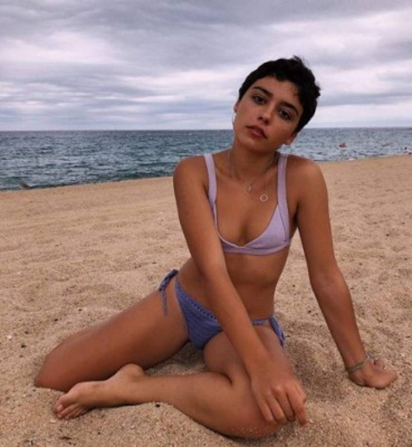 Carla Díaz empezó su carrera con 9 años, en 2007, como modelo en publicidad. Entre sus proyectos en la televisión y el cine están: Tierra de lobos, Seis hermanas y Madres. Amor y vida, entre otros.