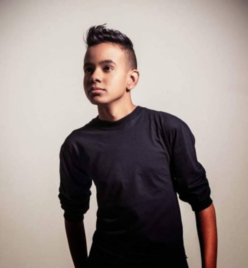 Su poderosa voz hizo que lo compararan con el joven Michael Jackson, en ese entonces tan solo tenía 13 años.<br/>