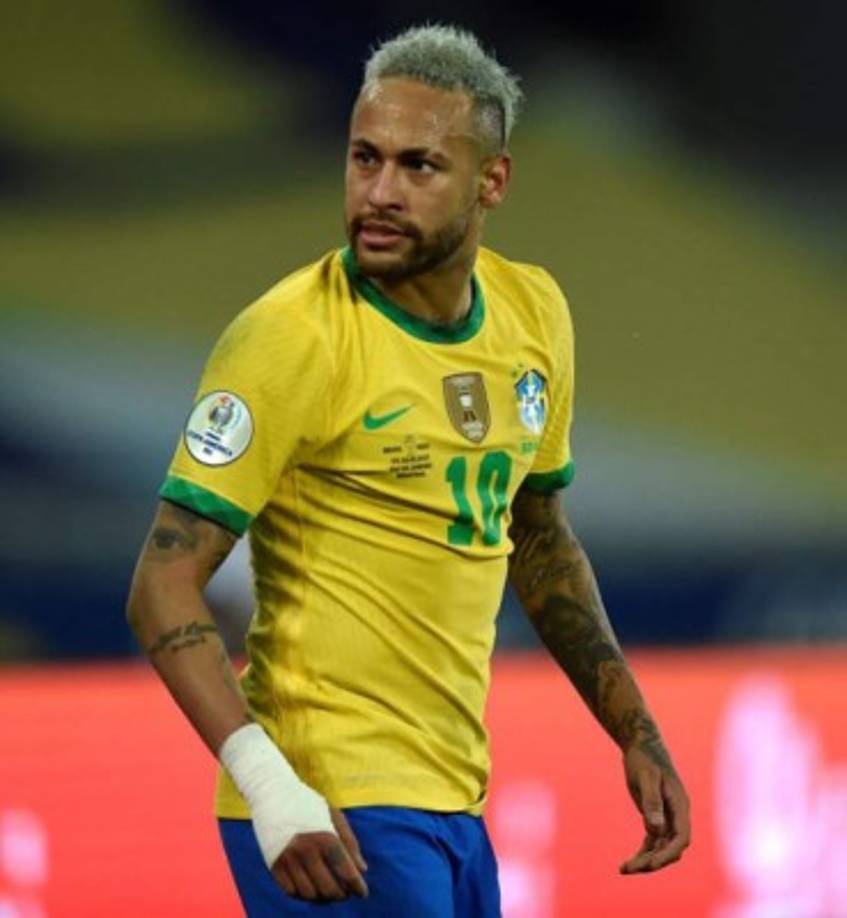 “Soy 'brasileño con mucho orgullo y con mucho amor'. Mi sueño siempre ha sido estar en la selección brasileña y escuchar cantar a la afición. Nunca he vitoreado ni animaré si Brasil juega algo, sea cual sea el deporte, el concurso de modelos, Oscar o cualquier cosa', comenzó señalando Neymar ante las palabras de la comunicadora.