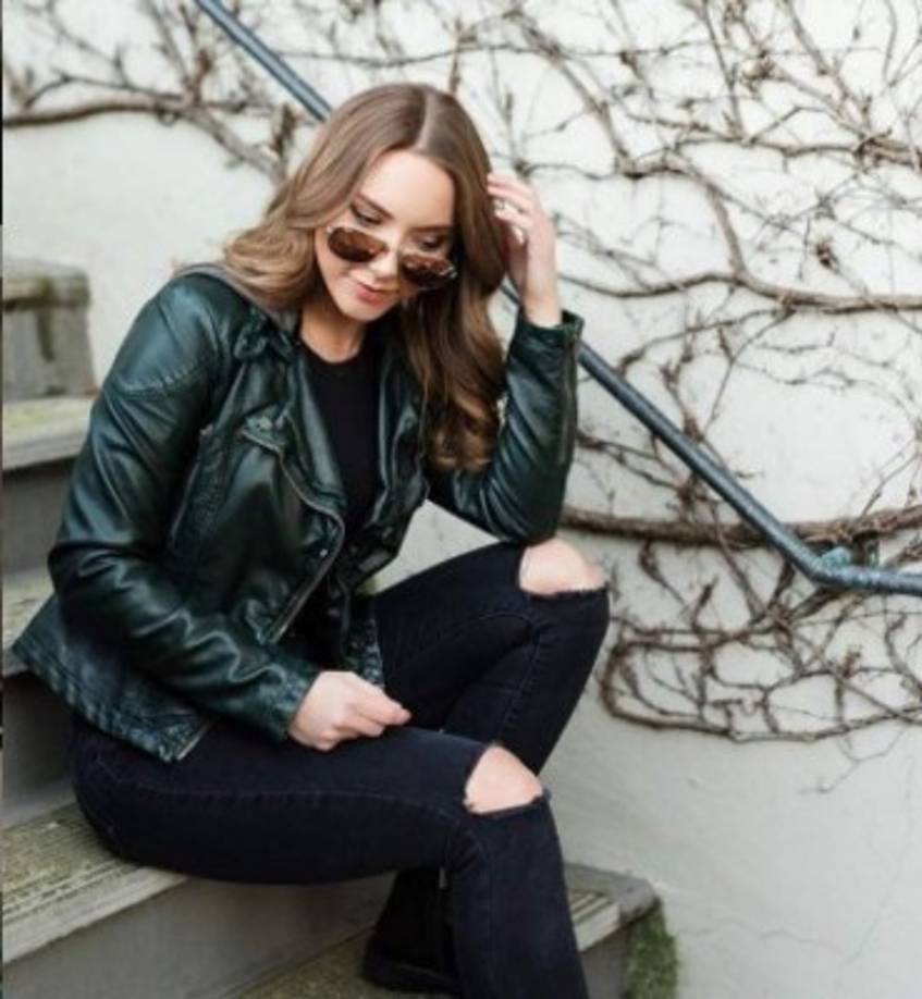 Terminó sus estudios en el instituto Chippewa Valley de Clinton Township en Michigan en Estados Unidos, donde se graduó con matrícula de honor.