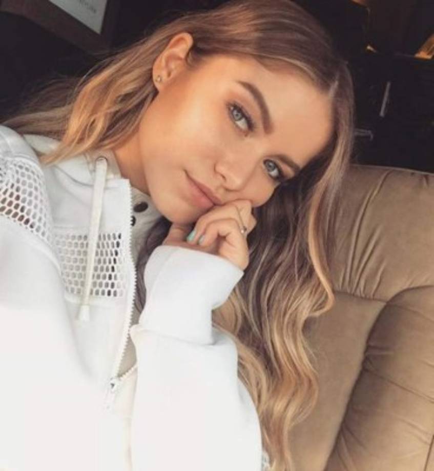 Tuvo tres nominaciones en los Premios lo Nuestro en la categorías de Artista Femenina del Año, Canción del Año con “Sólo Yo” y Artista Femenina del Año Pop/Rock.