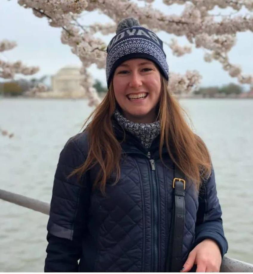 Elizabeth Keys, una abogada radicada en Washington, viajaba de regreso a la capital de Estados Unidos cuando ocurrió el desastre. Había decidido tomar el vuelo 5342 para regresar a tiempo para una cita con su novio de mucho tiempo, David.