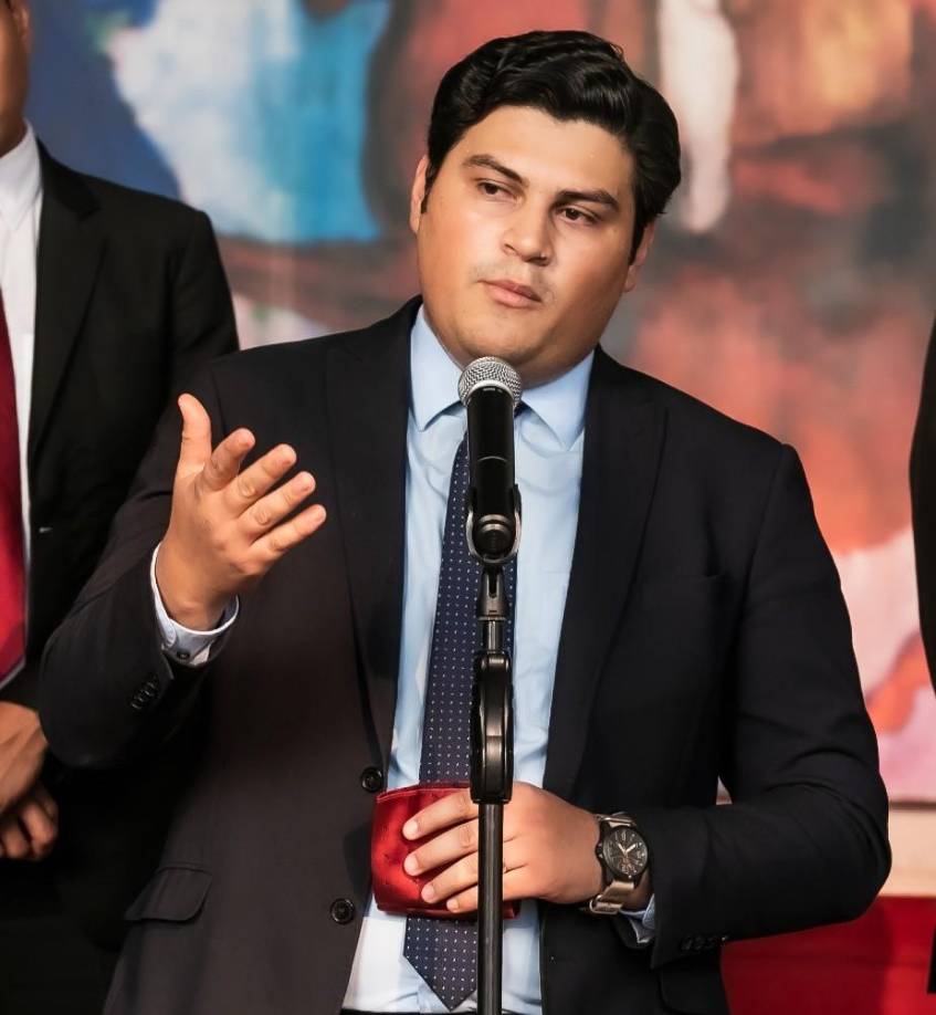 Entre otras cosas, Ochoa afirmó que la oposición política “literalmente está trabajando para los intereses de la banca privada”, y que la presidenta de Honduras, Xiomara Castro, lucha contra “el eje del mal en este país se ha adueñado de las finanzas públicas, que se ha adueñado de la economía, que ha utilizado incluso el asesinato para avanzar en sus intereses económicos”.