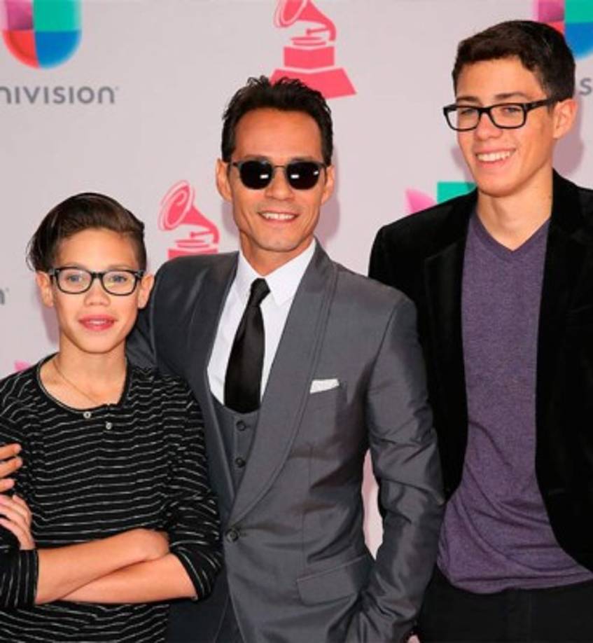 En el 2016, convertidos en todos unos hombrecitos, los pequeños reaparecieron junto a su papá para acompañarlo en el homenaje que recibió el cantante en la ceremonia de los Latin Grammy 2016. Por supuesto también fueron testigos en primera fila del comentado beso que su progenitor le dio a Jennifer López.