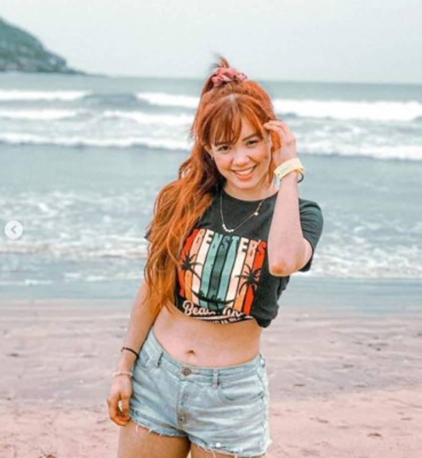 La cantante se tomó unas minivacaciones antes de iniciar el tour con los finalistas de La Academia y no desaprovechó para presumir sus encantos.