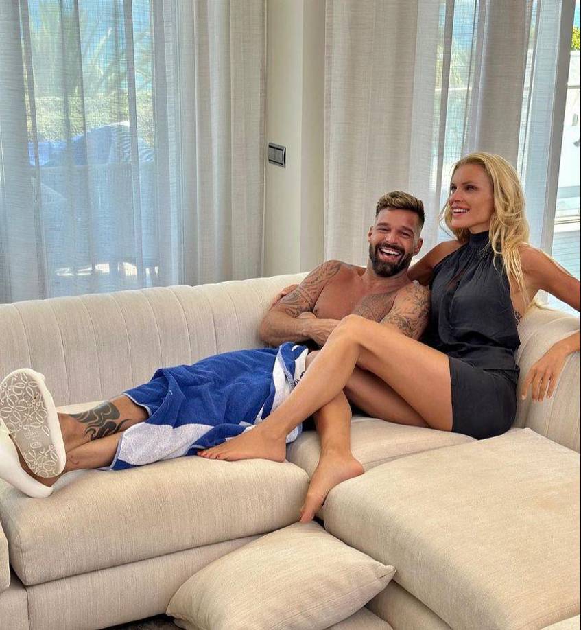 Ricky Martin publicó una foto con una misteriosa mujer y confundió a sus fans, pues se veían muy románticos.