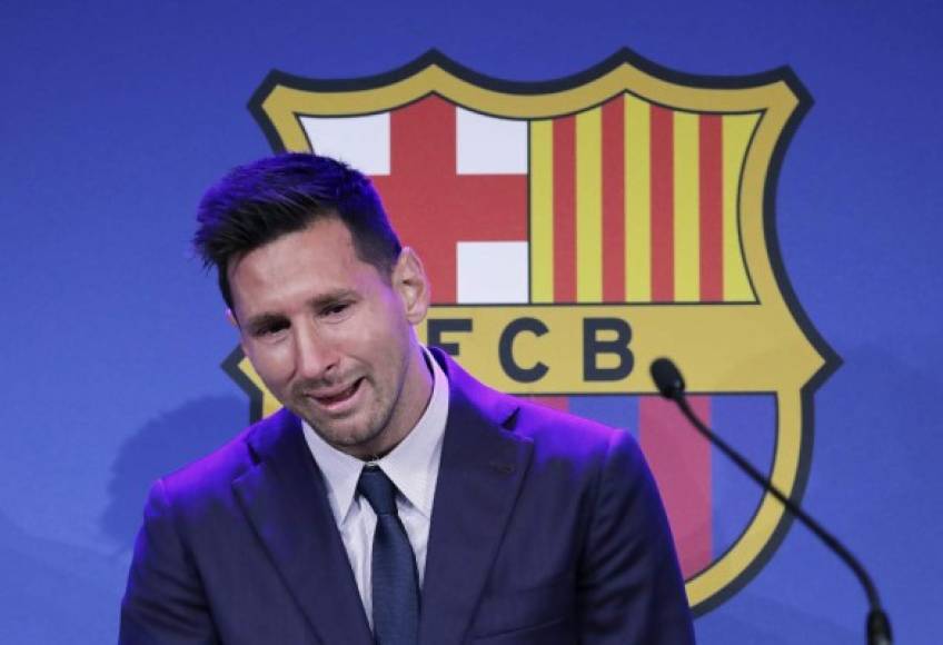 En el momento que comenzaba a despedirse, Lionel Messi no se contuvo y terminó llorando...