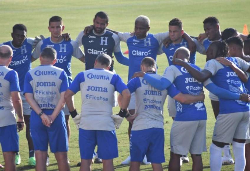 En la selección hondureña se irrespetó el protocolo de bioseguridad y como consecuencia cinco futbolistas dieron positivo por Covid-19; además de su director técnico Fabián Coito y el preparador físico Sebastián Urrutia.