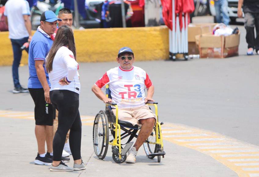 Nadie se quiso perder el regreso del fútbol a Tegucigalpa, en el Estadio Nacional Chelato Uclés.