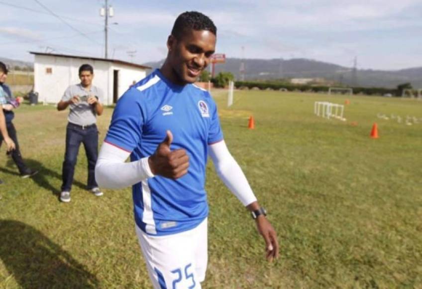 Beckeles: En Olimpia por intermedio de Pedro Troglio confirmaron la incorporación del lateral hondureño.