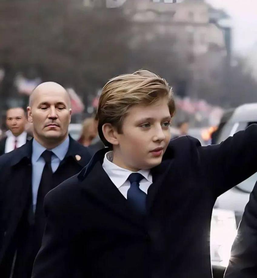 A pesar de crecer bajo la atención mediática, sus padres han hecho un esfuerzo por preservar su privacidad. desde niño.