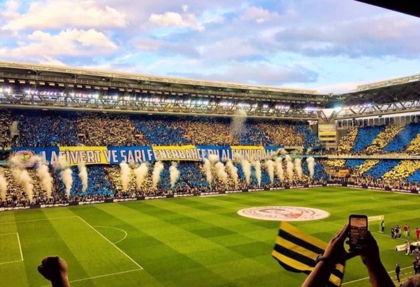 El Fenerbahce: El club turco es uno de los últimos clubes al que se la ha vinculado con Alberth Elis. Inclusive se menciona que están en negociaciones con el Bordeux por el catracho.