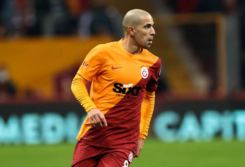 Sofiane Feghouli (32 años) - El centrocampista argelino se quedó sin equipo tras terminar su contrato con el Galatasaray de Turquía.