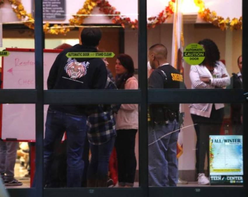 Los heridos fueron trasladados a un hospital de Oakland.