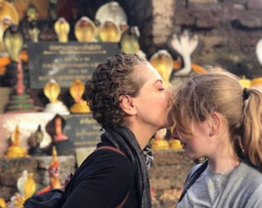 Constanza tuvo una íntima celebración acompañada de sus dos hermanas menores, su madrastra Paulina Velasco y su padre.