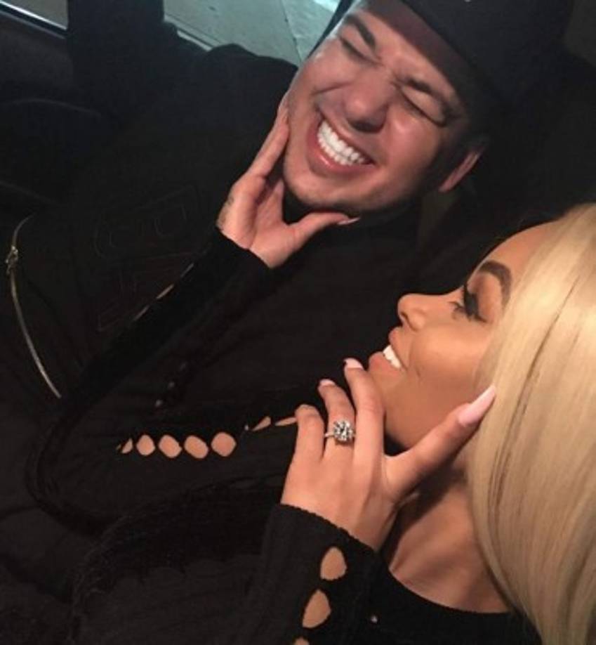 Tras años encerrado en casa, Rob Kardashian podría terminar volviendo a la luz pública por la puerta grande con una boda televisada. La pareja se comprometió a principios de abril se encuentra más feliz que nunca.