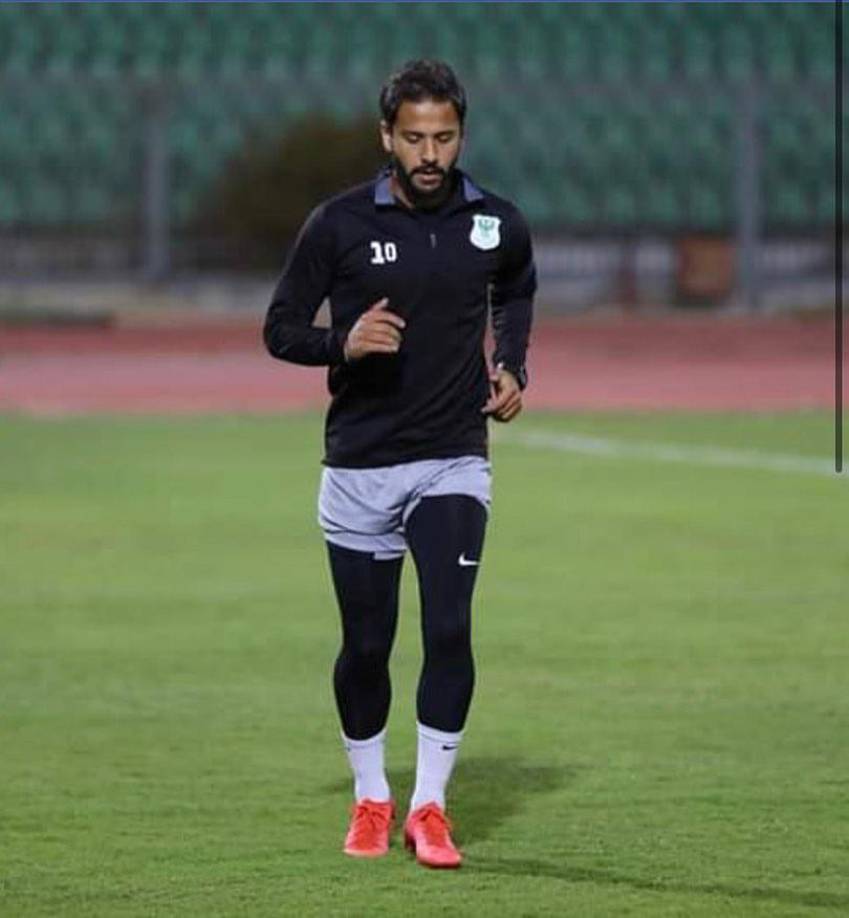 También debutó con la selección egipcia en 2021, con la que disputó cinco partidos. 