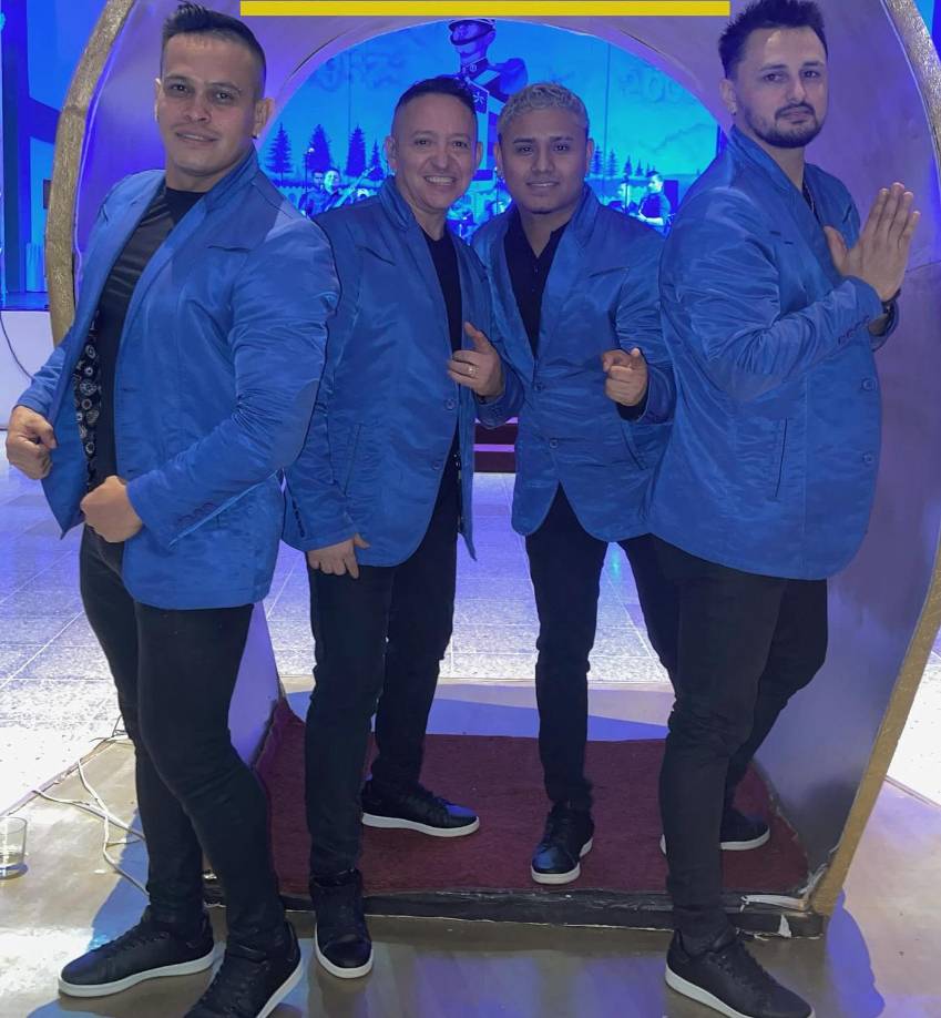 <b>LA GRAN BANDA</b>En el Bunker Bar &amp; Grill, ubicado frente a Mall Galerías del Valle en el bulevar que conduce hacia la Unah-vs, la fiesta comienza desde las 7:00 pm con el Dúo Show conformado por Óscar Leiva y Franklin Deras. Dos horas después es el turno de La Gran Banda, que promete poner a todos a bailar.