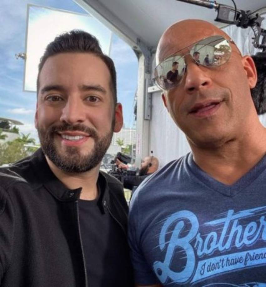 En sus 15 años como periodista ha entrevistado a políticos como la vicepresidenta estadounidense Kamala Harris y a celebridades como Vin Diesel, Tom Cruise, Jennifer López, Angelina Jolie y Shakira, entre muchos otros, además de cubrir importantes eventos como los Premios Óscar.