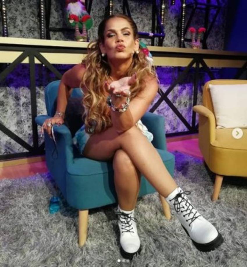 Niurka dijo contundente que accedería a tener un acercamiento con el intérprete mexicano si a cambio éste le canta algunos de sus más grandes éxitos.<br/>