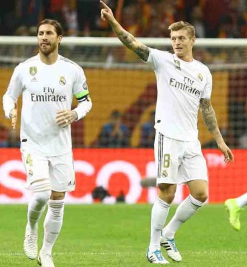 El alemán Toni Kroos junto a Sergio Ramos luego del gol del mediocampista.