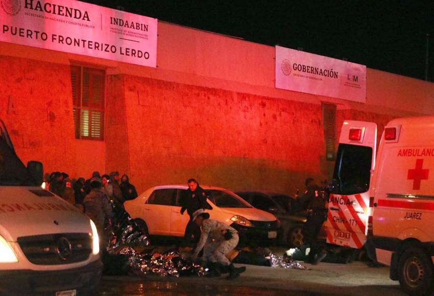 El siniestro de este centro, localizado cerca de la frontera, provocó la movilización de bomberos y de decenas de ambulancias. El lugar permanecía custodiado durante la madrugada por militares y guardias nacionales.