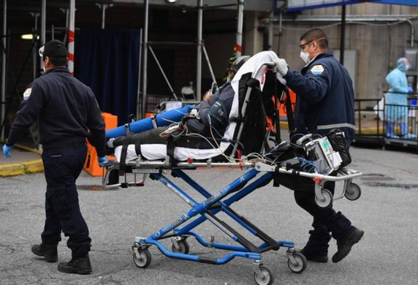 El alcalde de la ciudad de Nueva York, Bill de Blasio, dijo que la urbe estaba 'triplicando' su capacidad hospitalaria para prepararse para el pico de la pandemia, esperado dentro de siete a 21 días.